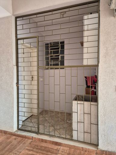 Apartamento Térreo Semimobiliado à venda em Foz do Iguaçu, Edifício Maria Rosa, Centro.