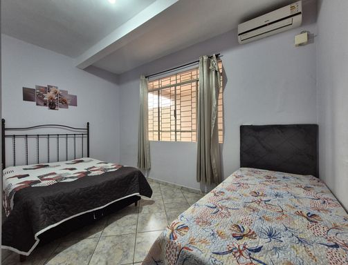 Apartamento Térreo Semimobiliado à venda em Foz do Iguaçu, Edifício Maria Rosa, Centro.