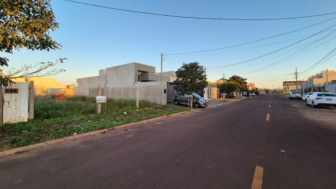 Terreno à Venda em Foz do Iguaçu, Jardim Ipê IV com 300m² (12X25) - Murado