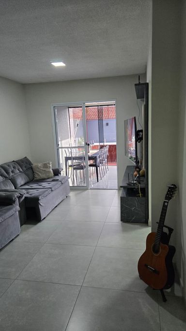 Sala com painel de TV