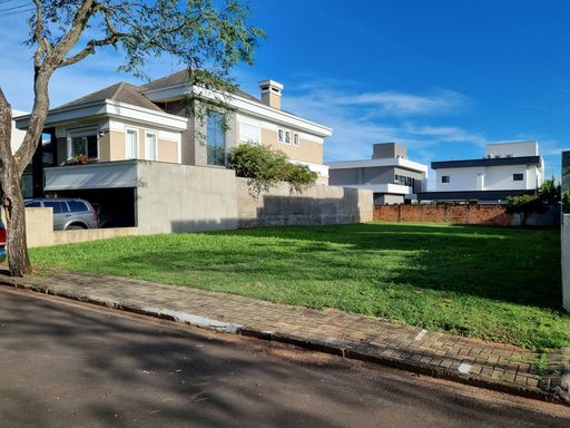 Terreno com 480m² à venda no Condomínio Quinta do Sol, testada de 15 metros e 32  metros de fundo.