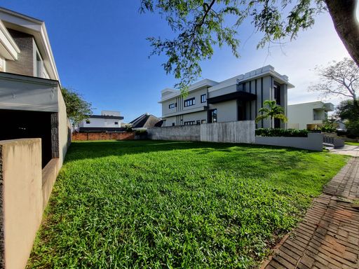 Terreno com 480m² à venda no Condomínio Quinta do Sol, testada de 15 metros e 32  metros de fundo.