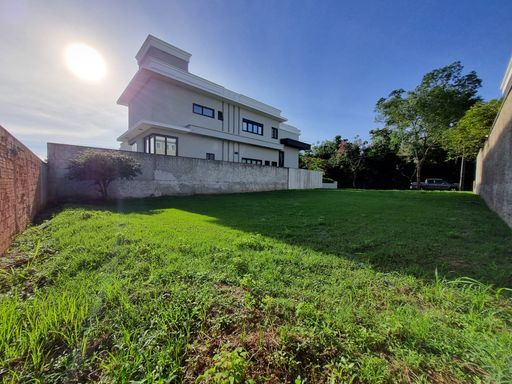Detalhe para o sol na parte da tarde, por volta das 16 horas, no terreno à venda no Condomínio Quinta do Sol