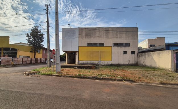 Salão Galpão Barracão comercial à venda e locação em Foz do Iguaçu, Universitário I, com 294m²