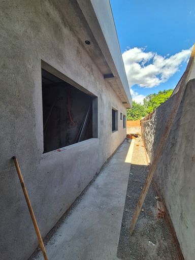 Casa no Lancaster/ Curitibano IV, em Foz do Iguaçu - Passagem Lateral