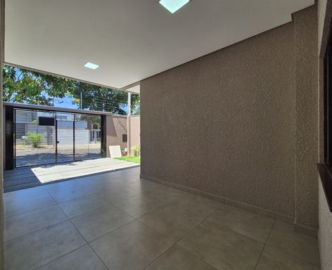 Casa à venda no Bourbon/ Bérgamo em Foz do Iguaçu/PR - Garagem para 2 veículos