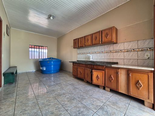 Casa à venda na Vila Yolanda, São Roque, 60 metros da Avenida Felipe Wandscheer.