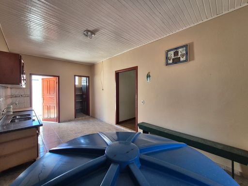 Casa à venda na Vila Yolanda, São Roque, 60 metros da Avenida Felipe Wandscheer.