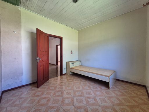 Casa à venda na Vila Yolanda, São Roque, 60 metros da Avenida Felipe Wandscheer.