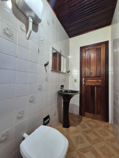 Casa à venda na Vila Yolanda, São Roque, 60 metros da Avenida Felipe Wandscheer.