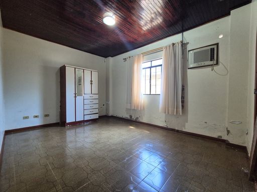 Casa à venda na Vila Yolanda, São Roque, 60 metros da Avenida Felipe Wandscheer.
