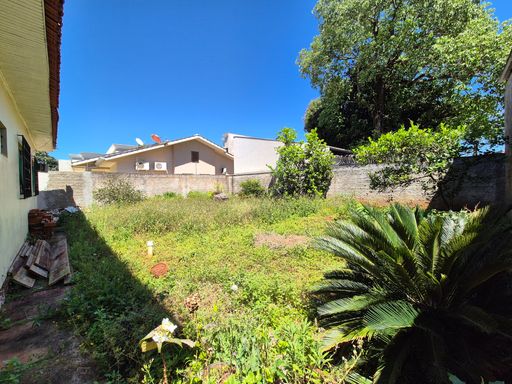 Casa à venda na Vila Yolanda, São Roque, 60 metros da Avenida Felipe Wandscheer.