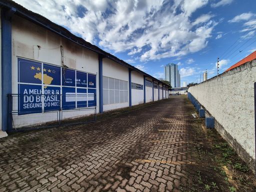 Barracão à Venda e Locação, de frente a BR-277, em Foz do Iguaçu, com 1.327m² e área 4.572m²