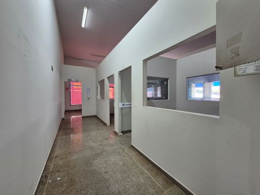 Barracão à Venda e Locação, de frente a BR-277, em Foz do Iguaçu, com 1.327m² e área 4.572m²
