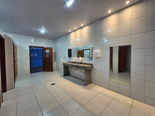 Barracão à Venda e Locação, de frente a BR-277, em Foz do Iguaçu, com 1.327m² e área 4.572m²