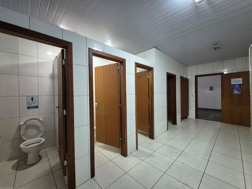 Barracão à Venda e Locação, de frente a BR-277, em Foz do Iguaçu, com 1.327m² e área 4.572m²