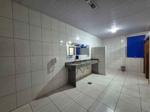 Barracão à Venda e Locação, de frente a BR-277, em Foz do Iguaçu, com 1.327m² e área 4.572m²