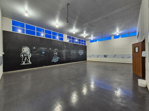 Barracão à Venda e Locação, de frente a BR-277, em Foz do Iguaçu, com 1.327m² e área 4.572m²