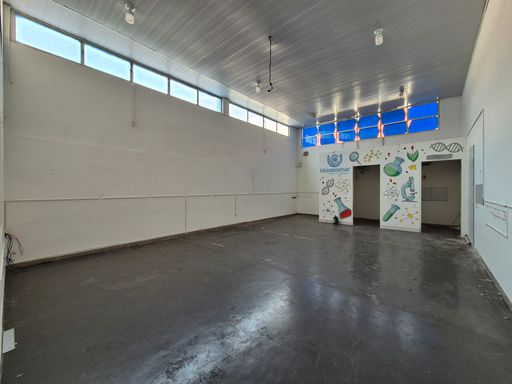 Barracão à Venda e Locação, de frente a BR-277, em Foz do Iguaçu, com 1.327m² e área 4.572m²