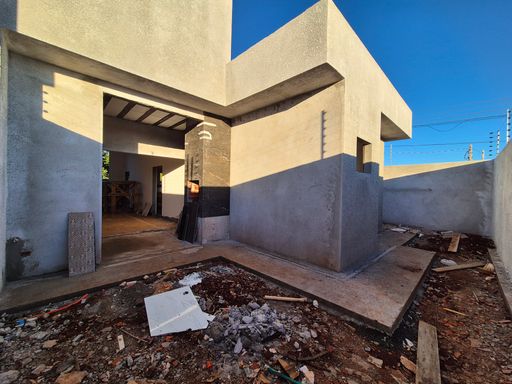Casas à Venda no Jardim Canadá II em Foz do Iguaçu, 3 quartos sendo 1 suíte, 2 vagas de garagem.