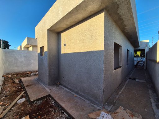 Casas à Venda no Jardim Canadá II em Foz do Iguaçu, 3 quartos sendo 1 suíte, 2 vagas de garagem.