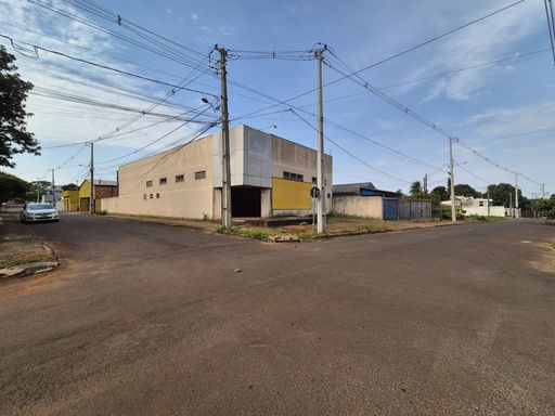 Salão Galpão Barracão comercial à venda e locação em Foz do Iguaçu, Universitário I, com 294m²