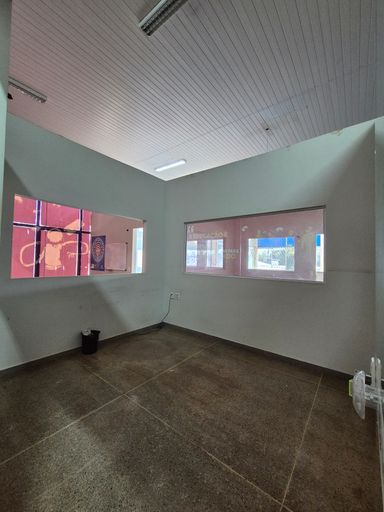 Barracão à Venda e Locação, de frente a BR-277, em Foz do Iguaçu, com 1.327m² e área 4.572m²