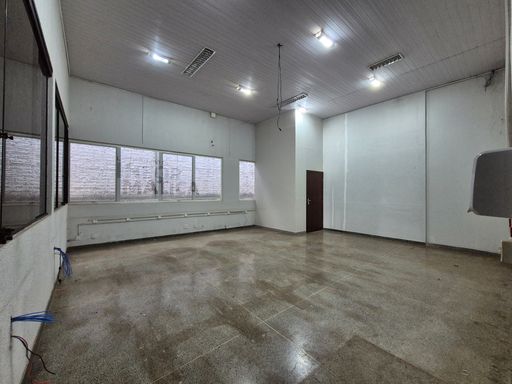 Barracão à Venda e Locação, de frente a BR-277, em Foz do Iguaçu, com 1.327m² e área 4.572m²