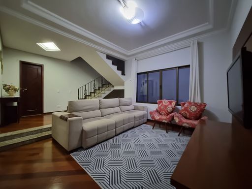 Sobrado à venda em Foz do Iguaçu, Jardim das Laranjeiras, 6 Quartos, 259m², 3 Vagas