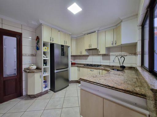 Sobrado à venda em Foz do Iguaçu, Jardim das Laranjeiras, 6 Quartos, 259m², 3 Vagas