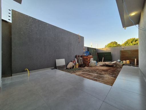 Quintal - Casa à venda no Curitibano IV/ Lancaster