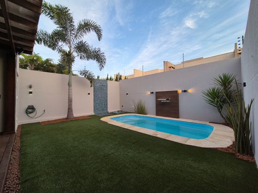 Quintal com piscina