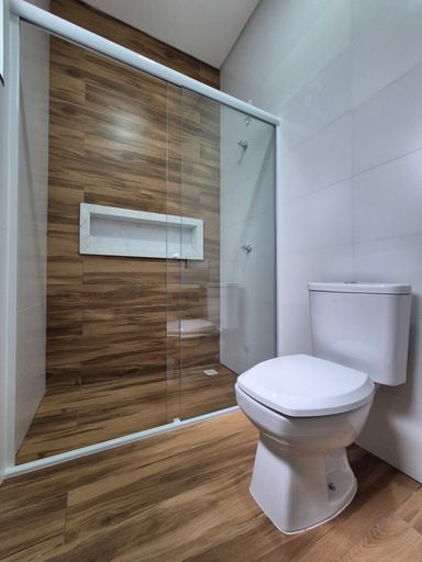 Detalhe do box e sanitário