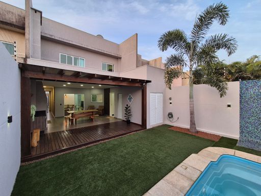Quintal com piscina