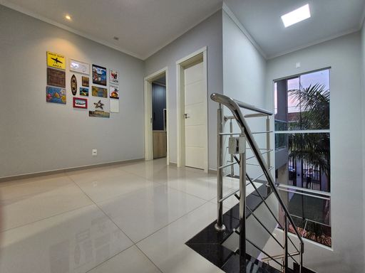 Hall superior