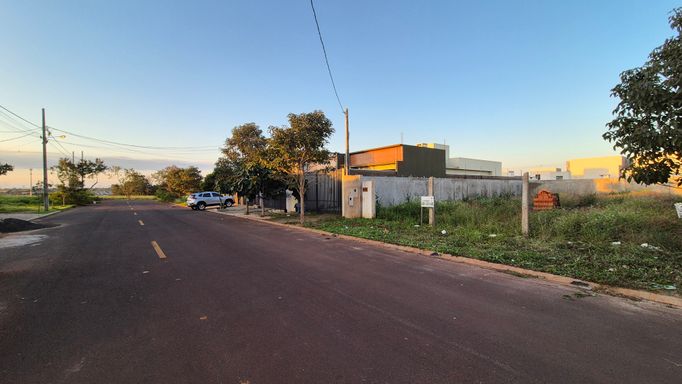 Terreno à Venda em Foz do Iguaçu, Jardim Ipê IV com 300m² (12X25) - Murado