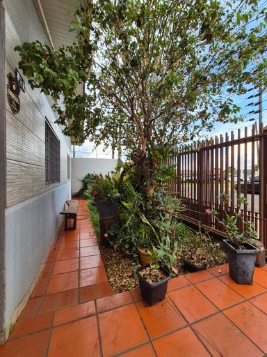 Jardim - Casa à Venda no Jardim Ipê, com 192m², 2 Quartos, Edícula e Piscina.