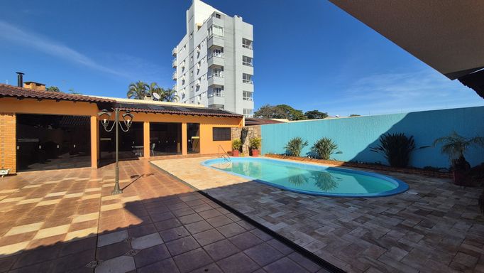 Sobrado Casa à venda no Lancaster Vila A, Foz do Iguaçu, Avenida Sílvio Américo Sasdelli.