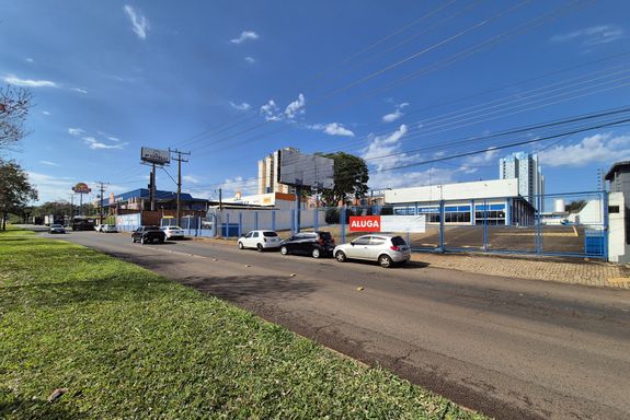 Barracão à Venda e Locação, de frente a BR-277, em Foz do Iguaçu, com 1.327m² e área 4.572m²