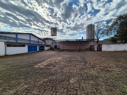 Barracão à Venda e Locação, de frente a BR-277, em Foz do Iguaçu, com 1.327m² e área 4.572m²