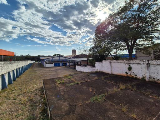 Barracão à Venda e Locação, de frente a BR-277, em Foz do Iguaçu, com 1.327m² e área 4.572m²