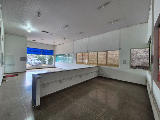Barracão à Venda e Locação, de frente a BR-277, em Foz do Iguaçu, com 1.327m² e área 4.572m²