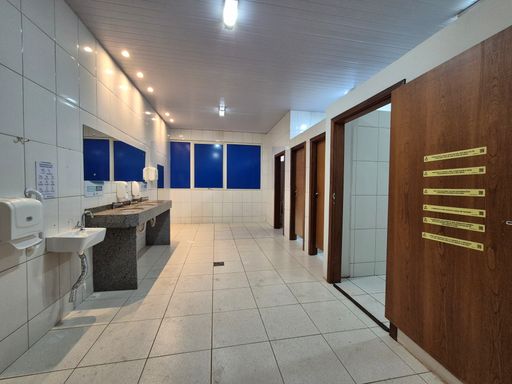 Barracão à Venda e Locação, de frente a BR-277, em Foz do Iguaçu, com 1.327m² e área 4.572m²