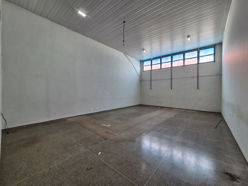 Barracão à Venda e Locação, de frente a BR-277, em Foz do Iguaçu, com 1.327m² e área 4.572m²