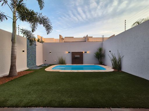 Quintal com piscina