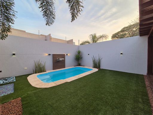 Quintal com piscina
