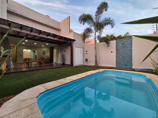 Quintal com piscina