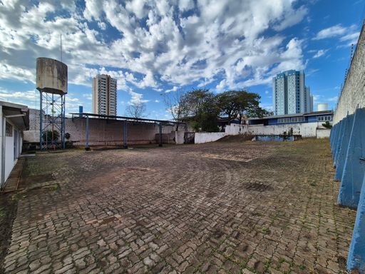 Barracão à Venda e Locação, de frente a BR-277, em Foz do Iguaçu, com 1.327m² e área 4.572m²