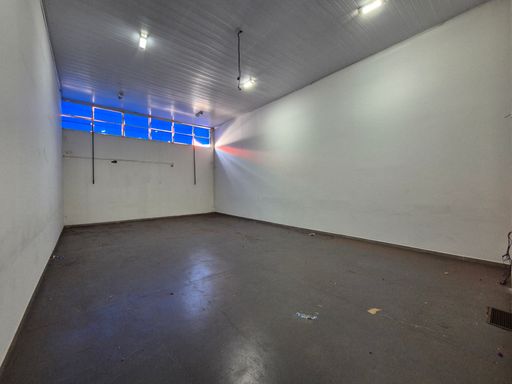 Barracão à Venda e Locação, de frente a BR-277, em Foz do Iguaçu, com 1.327m² e área 4.572m²