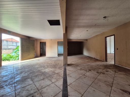 Salão Galpão Barracão comercial à venda e locação em Foz do Iguaçu, Universitário I, com 294m²